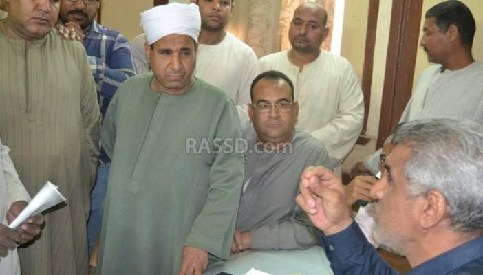 أصحاب المستودعات يتجمهرون أمام مكتب إسنا رفضًا لاستلام الحصص