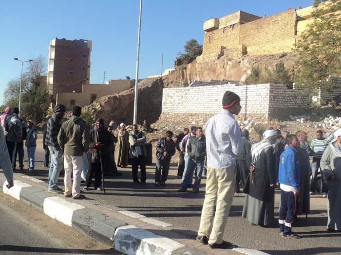 بائعو  الهواتف المستعملة يقطعون الطرق ببورسعيد