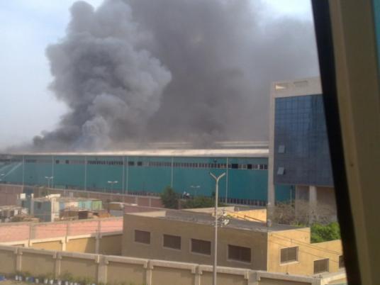 السيسى يرسل طائرة هليكوبتر لإطفاء حريق مصنع بإكتوبر