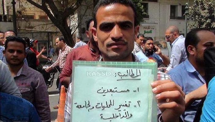 حاملو الماجستير يواصلون التظاهر أمام مجلس الوزراء للتعيين