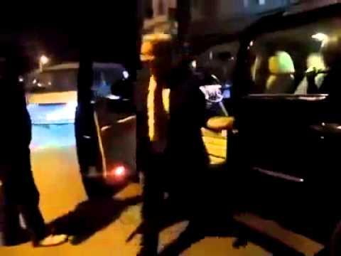 بالفيديو..مرتضى منصور يسب مواطن بالشارع بسبب “ركنة العربية”