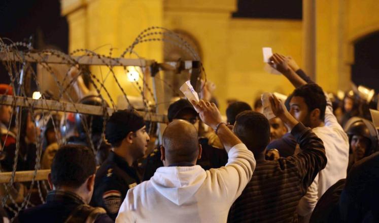 “أنا شاهد على المذبحة”.. مغردون يروون شهادتهم عن مذبحة الدفاع الجوي