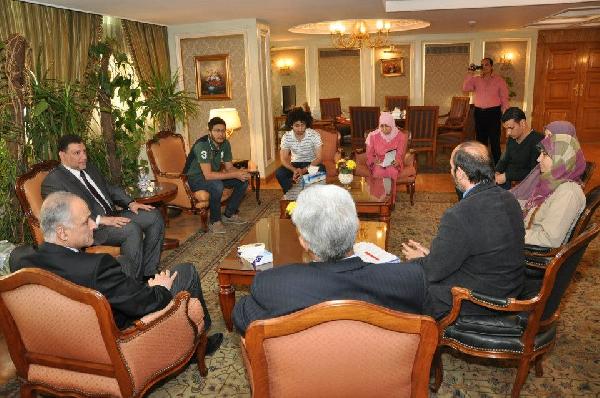 ياسين ومسعد يتدخلان لحل مشكلة طلاب جامعة مصر الدولية