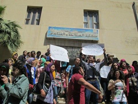 مظاهرات الرسوب الجماعي بسياحة وفنادق الإسكندرية