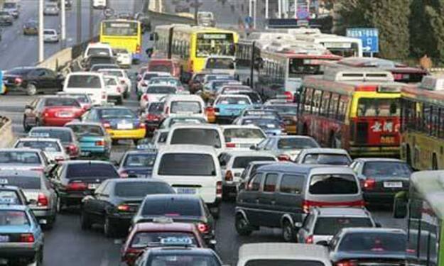 شلل مروري بالجيزة وحودث سير تغلق الطرق والمحاور بالقاهرة