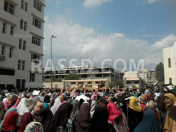 طلاب جامعة المنصورة يتظاهرون رفضا للانقلاب