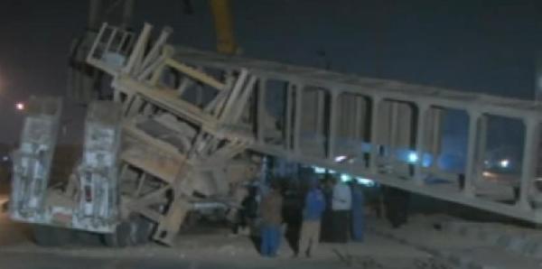 فيديو..لحظة إنهيار جزء من كوبري المعصرة