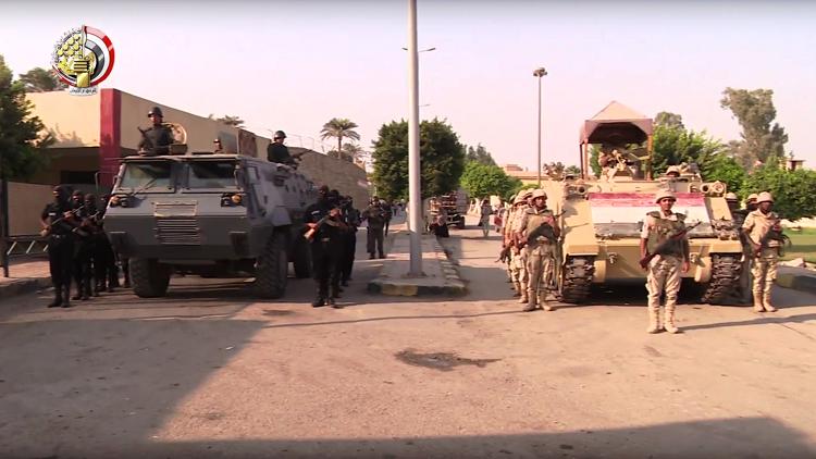 بالفيديو.. انتشار للقوات المسلحة بجميع المحافظات بعد تفجيري الكنيستين