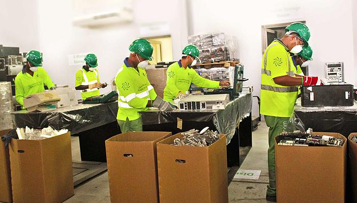 ضبط شركة تقوم بجمع وتدوير النفايات الطبية الخطرة