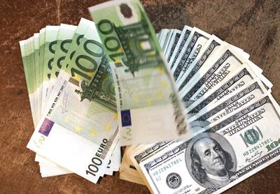 ارتفاع اليورو والاسترلينى واستقرار الدولار والعملات العربية