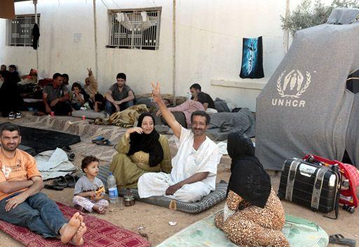 السفارة المصرية بعمان تعيد أسرة من مخيم الزعتري