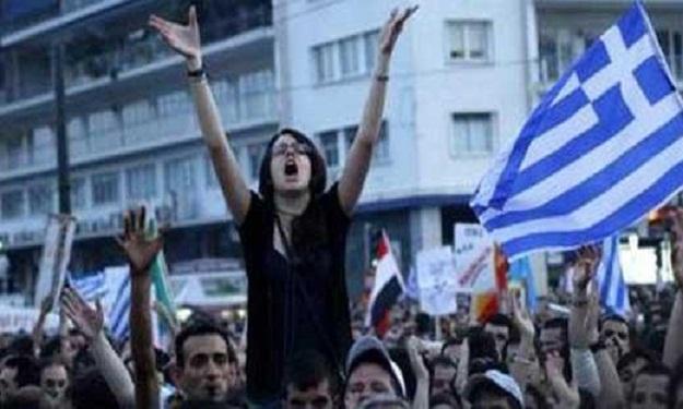 إضراب عام في اليونان اعتراضًا على  قطع الرواتب