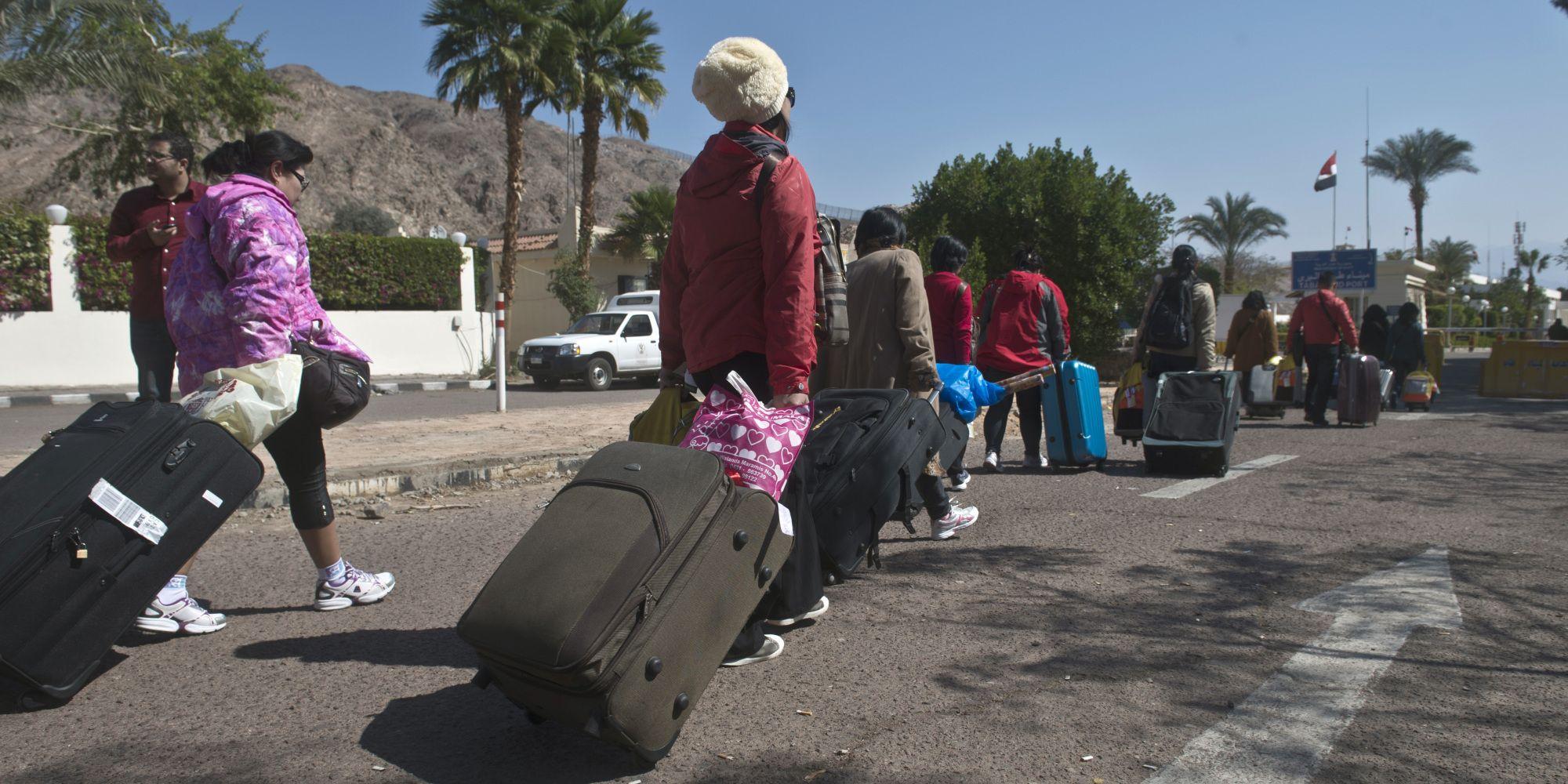 مطالبة “إسرائيل” رعاياها بمغادرة سيناء.. الدوافع والدلالات