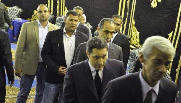 نجلا المخلوع مبارك يظهران لأول مرة في ميدان التحرير