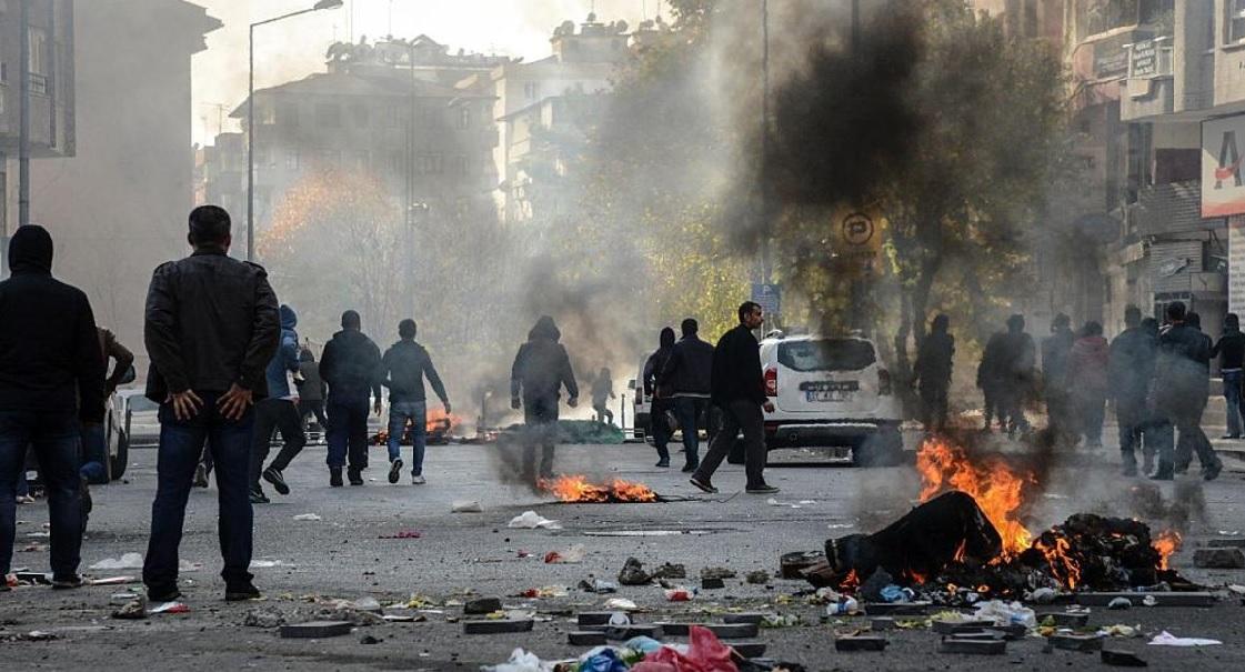 تركيا: انفجار قرب المقر الرئيسي لشرطة مكافحة الشغب في ديار بكر