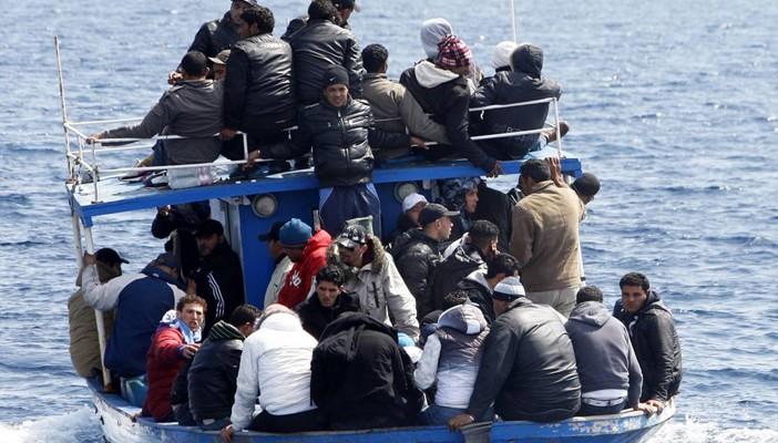 إنقاذ نحو 1000 مهاجر غير شرعي قبالة السواحل الليبية