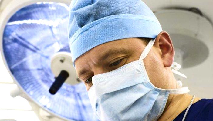 جرّاح يزعم إمكانية “زرع الرأس” بمادة سحرية.. وأطباء يشككون