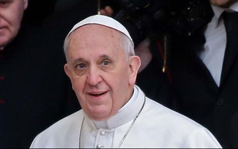 بابا الفاتيكان يطلب الصفح عن “كهنة التحرش بالأطفال”