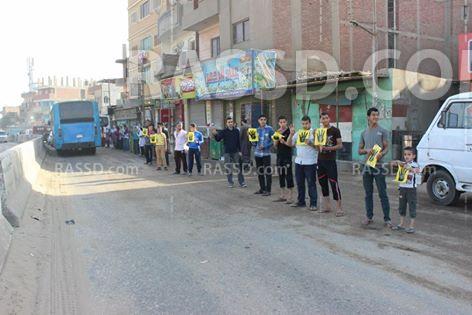 سلسلة بشرية رافضة للانقلاب في مزغونة بمحافظة الجيزة