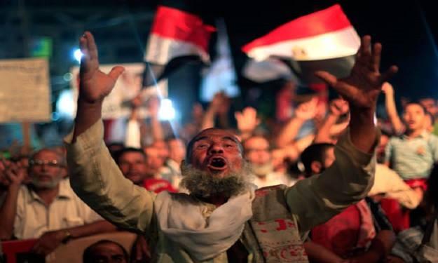 600 مليار جنيه اقتراض محلي في 8 أشهر والحكومة تواجه بمدونة!!