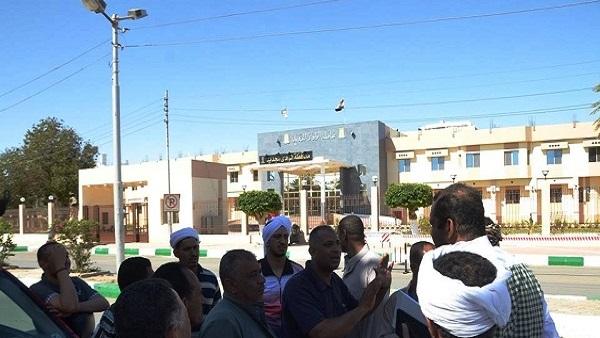 وقفة احتجاجية لسائقي التاكسي بمشروع الصندوق الاجتماعي في الوادي الجديد