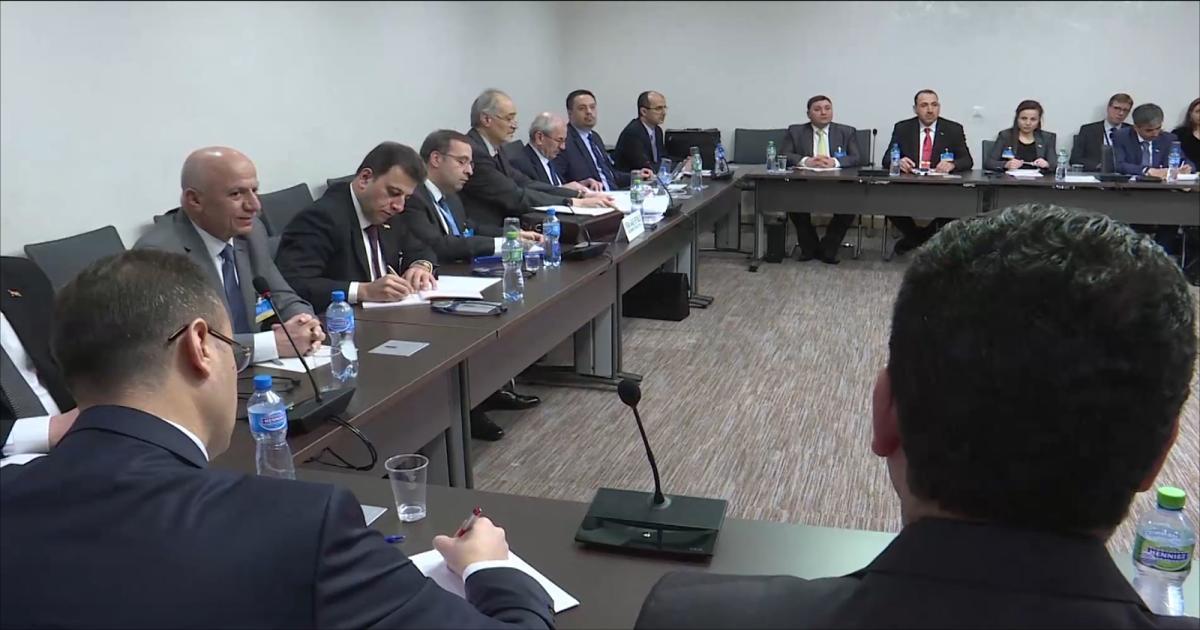 وفد المعارضة السورية يصل جنيف لمناقشة مصير الأسد