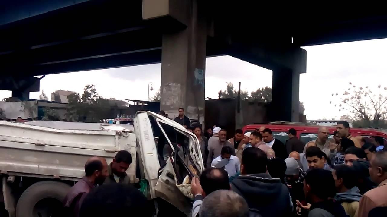 شلل مروري أعلى طريق الإسكندرية الزراعي بسبب تصادم سيارتين