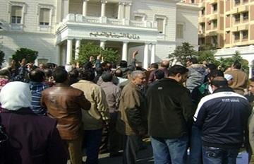 تظاهرة لأولياء الأمور أمام “التعليم” بسبب زيادة المصروفات