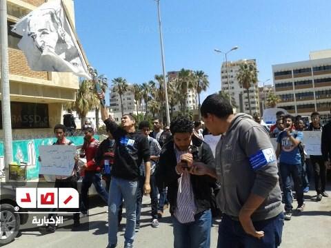 الإسكندرية .. العشرات يطالبون بالإفراج عن حسن مصطفى