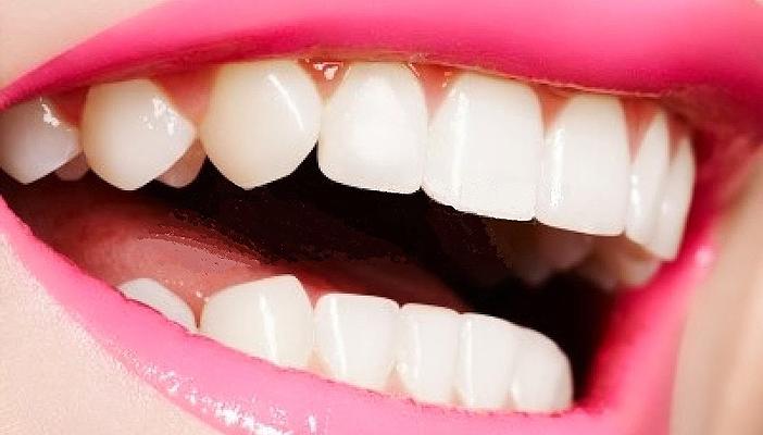 5 فواكه مفيدة لنصاعة الأسنان وقوتها