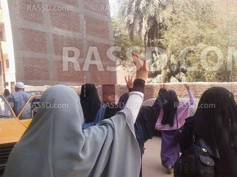 مسيرة لطالبات أزهر أسيوط وأمن الانقلاب يفشل في تفريقهن