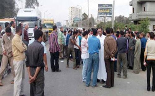 أهالي “الورق” يقطعون الطريق بسبب رفع الأجرة بكفر الشيخ