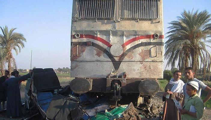 إصابة 9 أشخاص بينهم مجند في تصادم قطار “السويس-عين شمس”