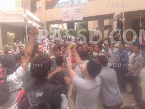 الأمن يعتدي على طلاب جامعة الزقازيق أثناء تظاهرهم ضد الانقلاب