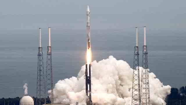 أمريكا تطلق قمرا صناعيا للتجسس