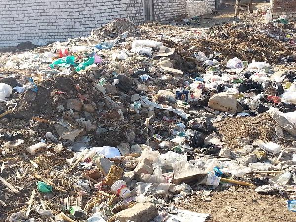 عرب القليوبية تعجّ بالقمامة وسط تجاهل المسئولين وغضب الأهالي