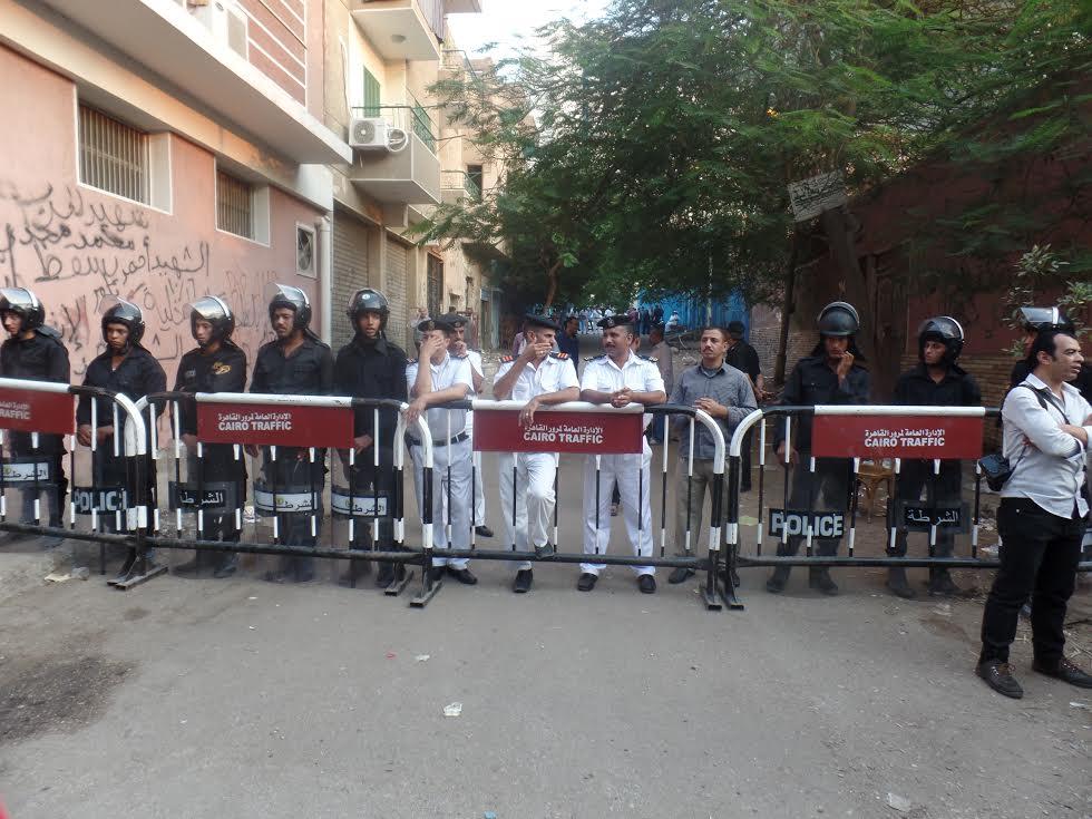 تواجد أمني مكثف وسط القاهرة قبل فعاليات جمعة ” الأرض هي العرض”