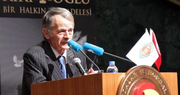 الرئيس التركي يقلّد زعيم تتار القرم وسام الجمهورية