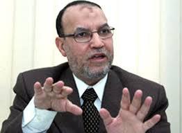 العريان يؤكد احترامه للقضاء..ويطالب بإزالة القفص الزجاجي