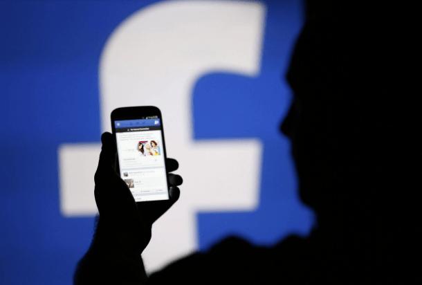“فيس بوك” في قفص الاتهام.. نواب يطالبون بفرض رسوم على مواقع التواصل!