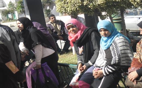 معلمات الأزهر بسوهاج يحتجون على قرار نقلهم