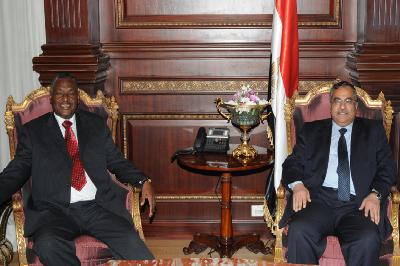 أحمد فهمي : نسعى لتفعيل التعاون بين مصر والسودان