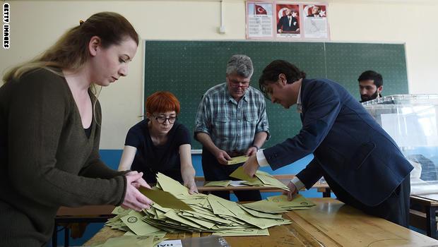 الاستفتاء التركي: تقدم “نعم” بـ51.3 % مع فرز 98% من الأصوات