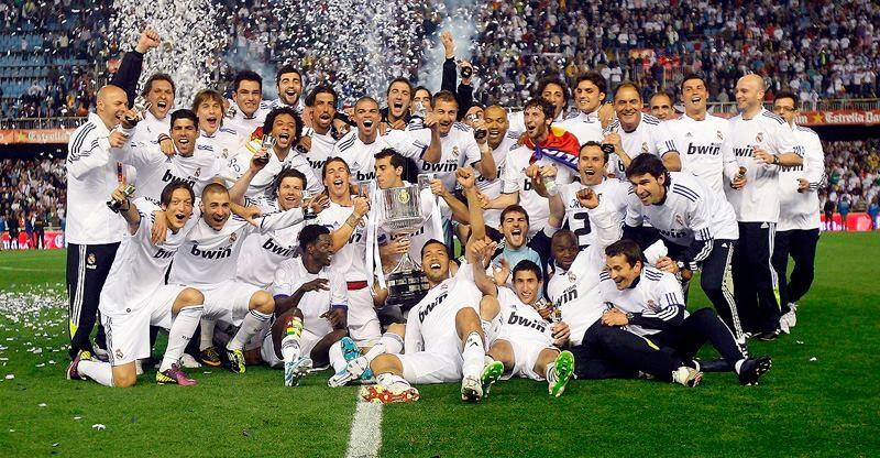 فيديو..الريال  يتوج بالكأس للمرة الـ”19″ بعد سحق برشلونة