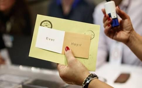 زيت وسكر وتزوير ورقص أمام اللجان.. هكذا علق الإعلام على استفتاء تركيا