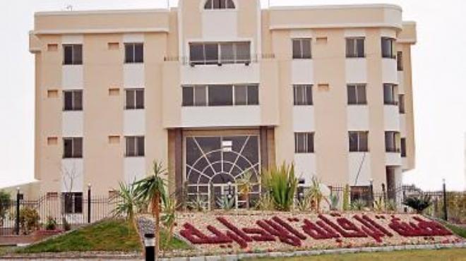 عزل 3 أساتذة بآداب عين شمس لتلاعبهم في أوراق الامتحان