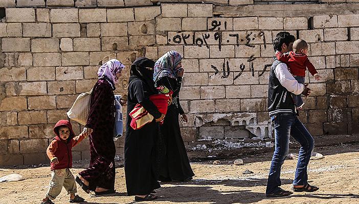 ​خلال أسبوع.. 90 ألف نازح من ريف حماة خوفا من غارت الأسد