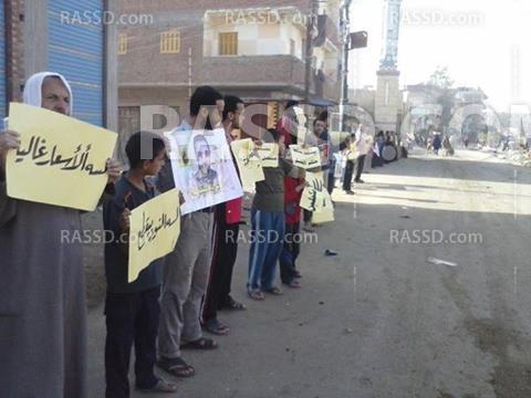 سلسلة بشرية صباحية لاحرار “دسوق” تنديدا بالانقلاب