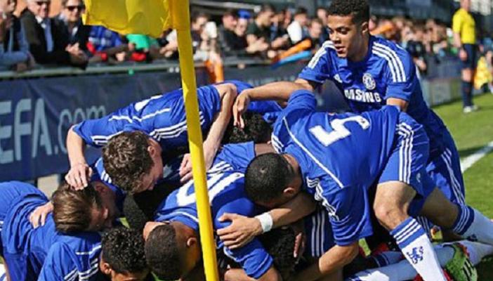 تشلسي “الممل” أكثر الأندية الإنجليزية تعرضا لـ “إساءة الإنترنت”