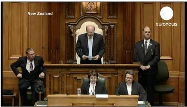 نيوزيلاندا الدولة الـ13 التي تعترف بحق زواج المثليين